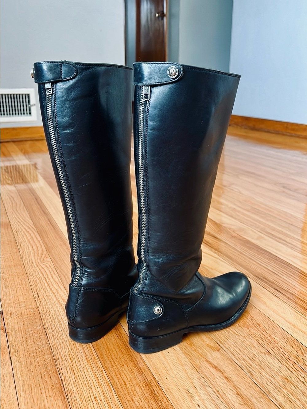 Frye Melissa Button Back Zip Black leather boots women size 6.5